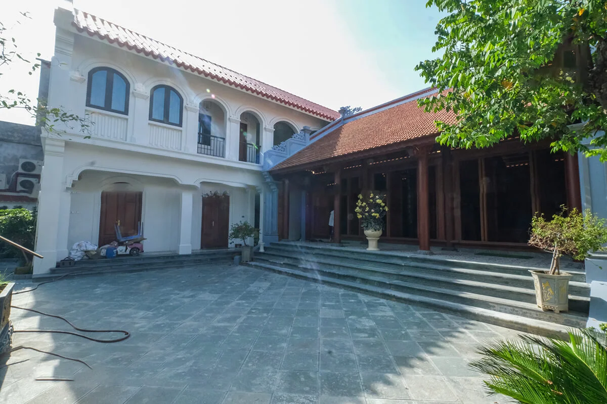 Nhà gỗ 3 gian kết hợp nhà ngang 2 tầng