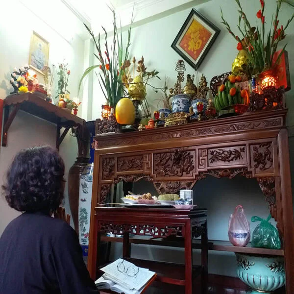 Cách bày trí bàn thờ gia tiên miền Trung chuẩn Phong Thuỷ và Lễ Nghi