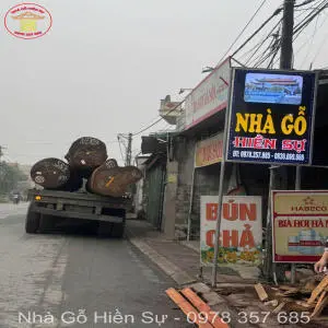 2 xe container gỗ chất lượng cao về xưởng sản xuất – Chuẩn bị thi công công trình nhà gỗ tại Bắc Giang