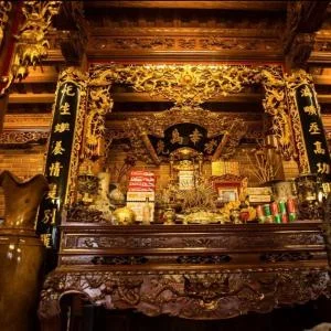 Cách bố trí bàn thờ trong nhà thờ họ [Bố Cục Sắp Xếp Chi Tiết]