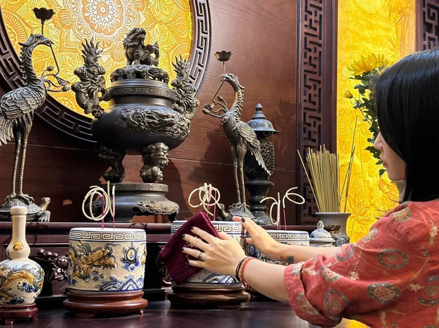 Thủ tục bỏ bàn thờ cũ