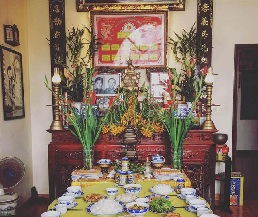Cách bày trí bàn thờ gia tiên miền Trung