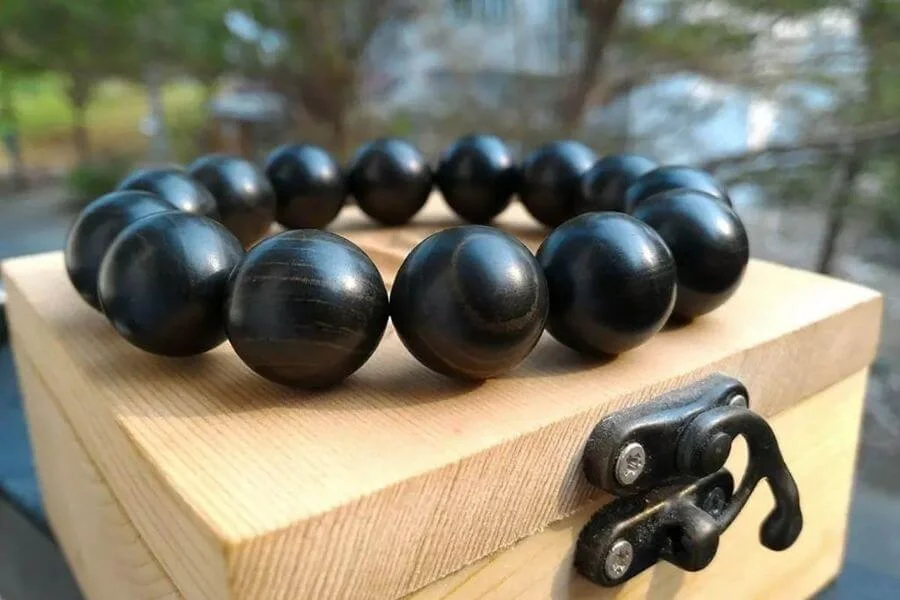 Gỗ Mun hợp với tuổi nào trong phong thủy?