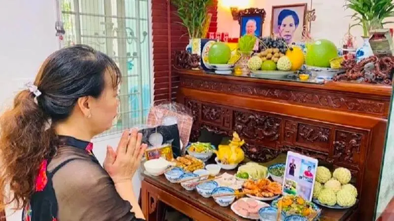 Mùng 1 đầu tháng nên thắp hương bàn thờ gia tiên