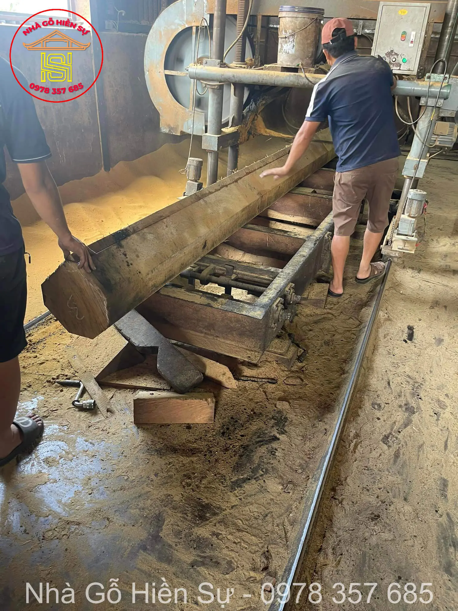 Bác thợ mộc của Nhà gỗ Hiền Sự