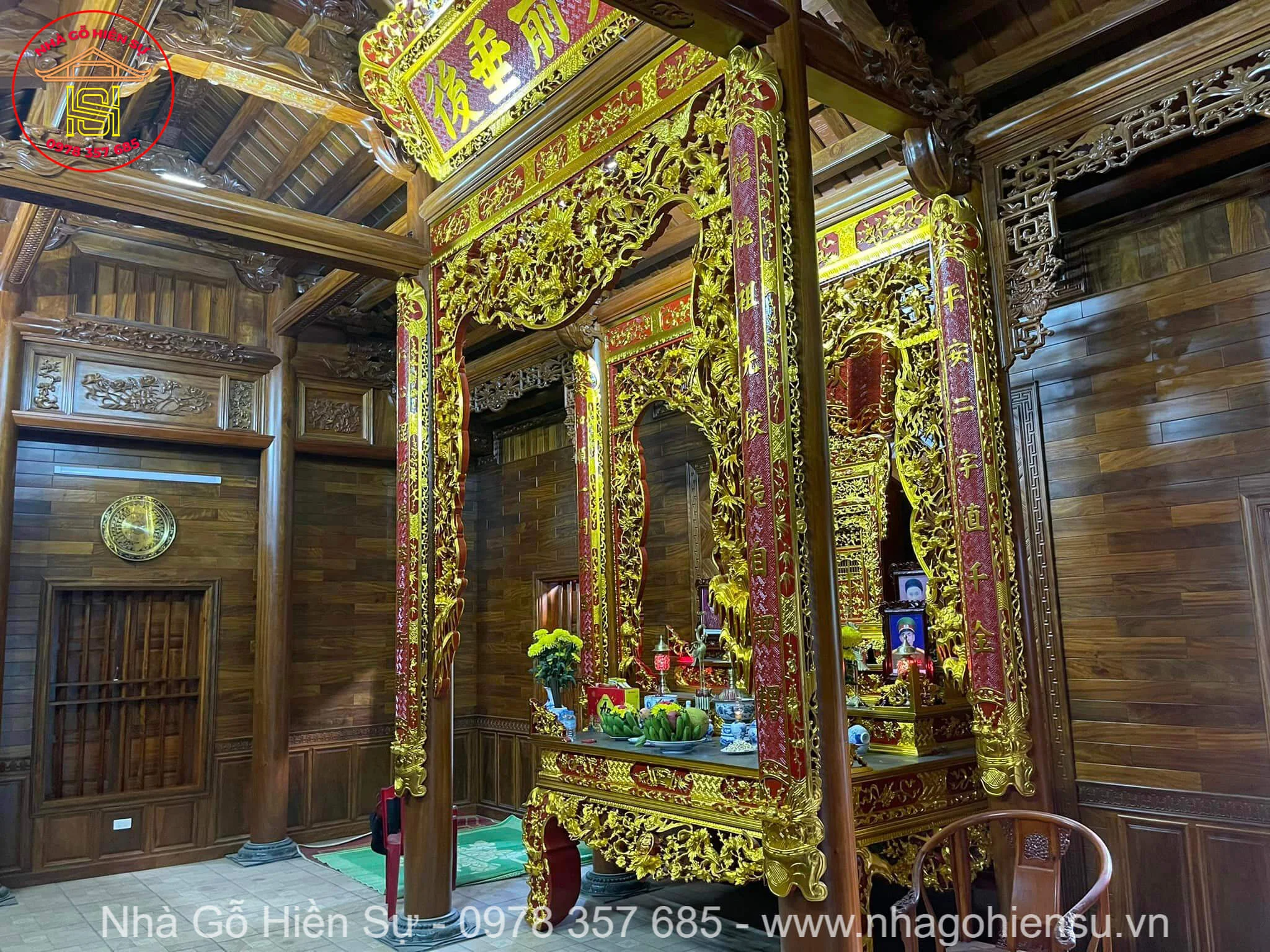 Nhà thờ họ có mấy bàn thờ?