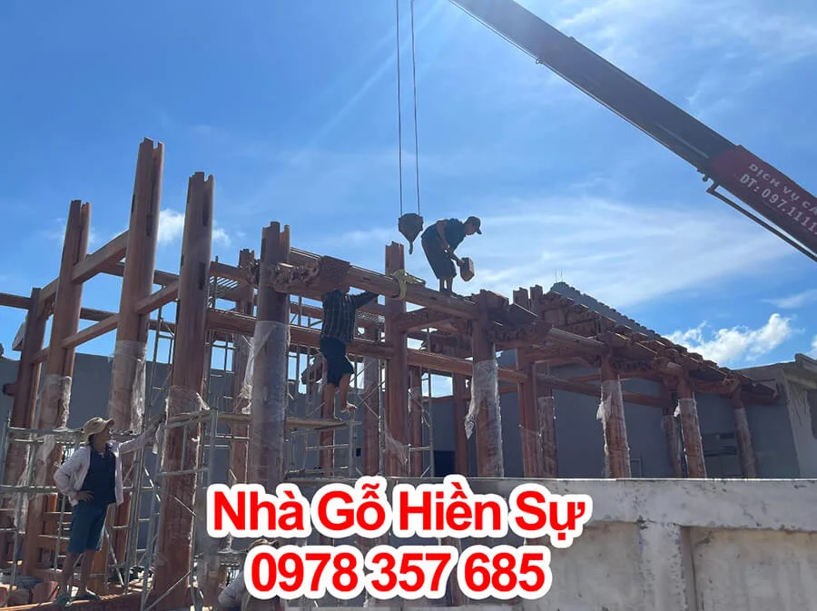 qua-trinh-lap-dung-nha-go-6-vi-5-gian-go-lim-xanh-nam-phi-tai-kon-tum-6